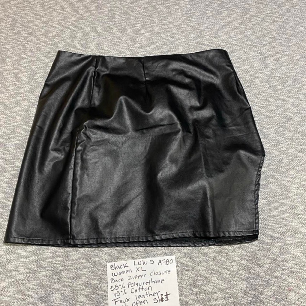 Black Lulus women's XL faux leather skirt with zipper closure  SKU-A780#lulus